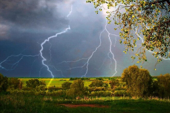 На Київщині оголошено штормове попередження: що буде з погодою