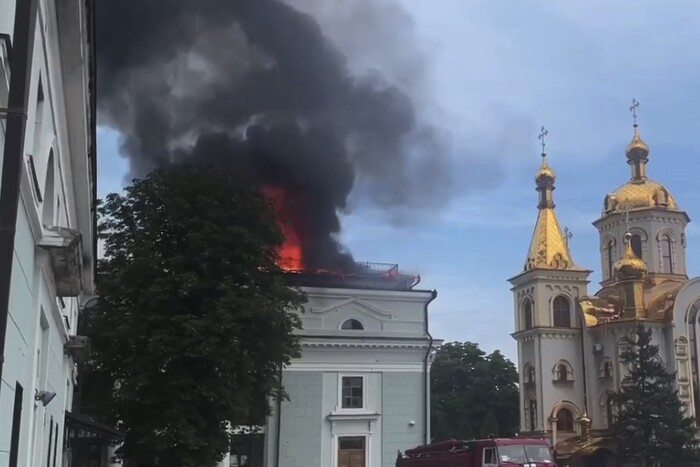 В окупованому Донецьку палає залізничний вокзал (фото, відео)
