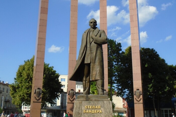 У Львові попався зрадник, який мав навести удар на пам'ятник Бандері (фото) 