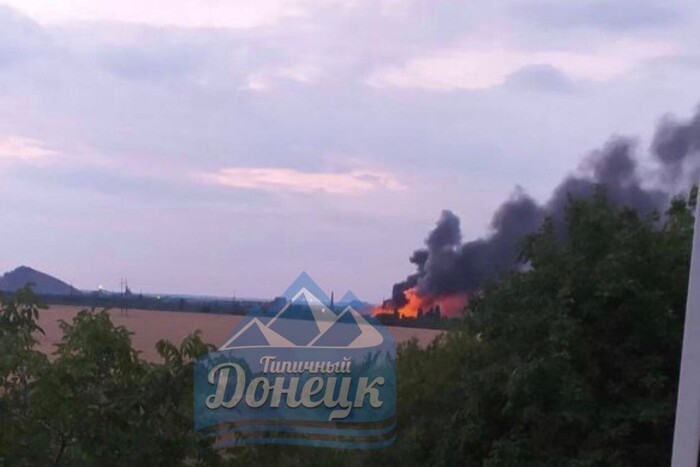 На Донеччині вибухнули склади з боєприпасами окупантів (фото, відео)