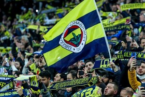 Турецький клуб «Фенербахче» отримав покарання за дії вболівальників 