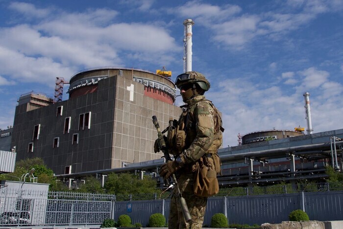 Запорожская АЭС находится под контролем российских террористов с марта 2022 года