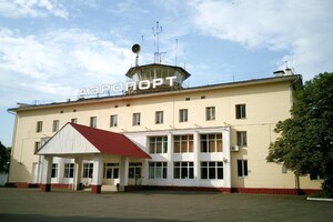 Губернатор Курщини лякає мешканців регіону «диверсією» на аеродромі. Ті припускають, що насправді причиною інциденту став дрон якогось дачника