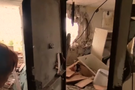 Жодного блага цивілізації. У Маріуполі люди живуть у зруйнованих будинках (відео)