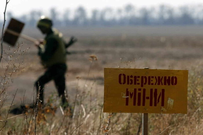Окупанти встановлюють міни вздовж оборонних ліній на Донбасі, – розвідка 