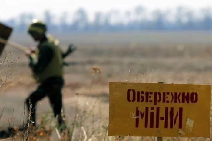 Оккупанты устанавливают мины вдоль оборонных линий на Донбассе, – разведка
