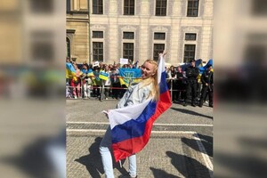 Жінка неодноразово демонструвала свою підтримку загарбницькій війні проти України