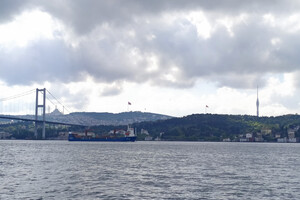 Турция пропускает корабли с военной техникой для России – Bloomberg