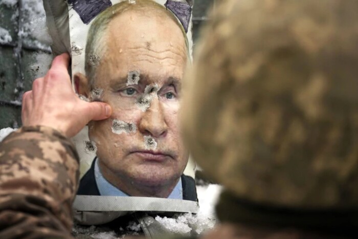 На скільки «відкотилася» економіка РФ за квартал війни: аналіз Bloomberg