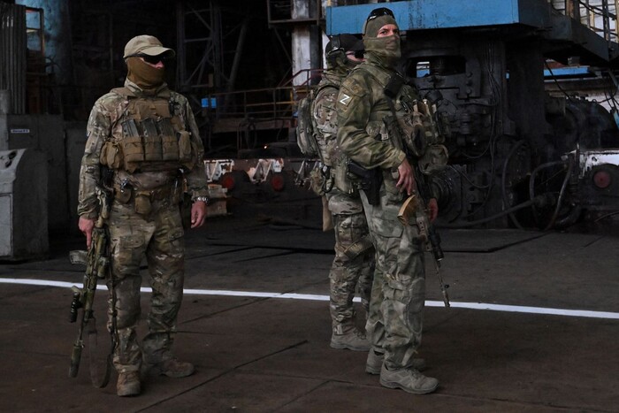 Російські окупанти вигадали нові методи примусової мобілізації на Луганщині