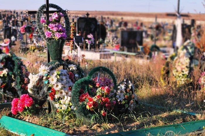 У Росії батьки окупанта похоронили чуже тіло, щоб отримати «гробові» (відео)