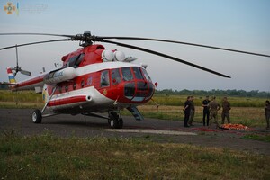 Более 200 спасателей тушат масштабный пожар в Закарпатье (фото, видео)