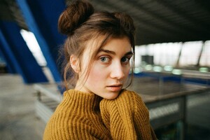 Jerry Heil выпустила клип «Кохайтеся, чорнобриві» с молодой Писанкой и Зеленским