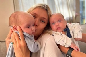 В сети обсуждают фото Брежневой с двумя младенцами: Вновь стала мамой?