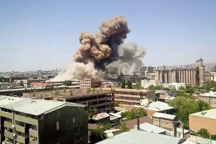 В Армении произошел взрыв в торговом центре (видео)