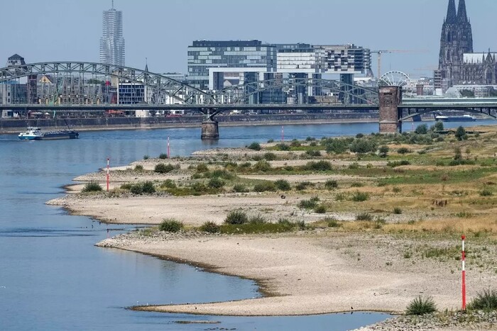 Посуха в Європі: катастрофічно обмілів Рейн, судноплавство на річці під загрозою