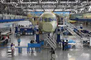 Російські авіакомпанії почали розбирати літаки на запчастини