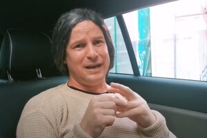 Відомий комік спародіював росіянку, що ридаючи тікала з Криму (відео)