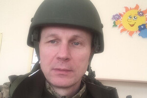 Владелец детской мастерской взял в руки оружие и встал на защиту Украины