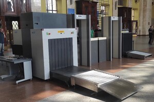 Пасажирам необхідно прибувати на вокзалу щонайменше за годину до відправлення потяга