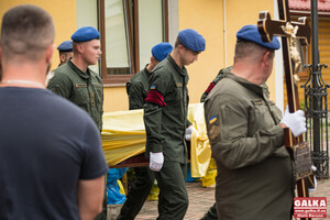 В Івано-Франківську попрощалися з одним із найкращих пілотів ЗСУ (фото) 