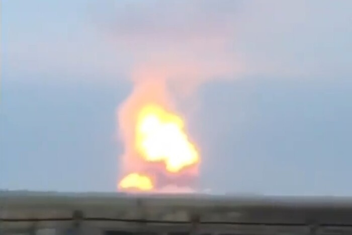Момент потужного вибуху в окупованому Криму потрапив на відео