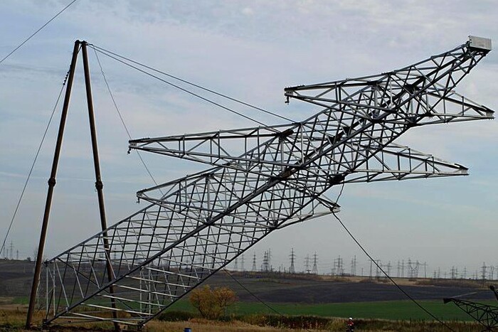 У Курській області вкотре «впали» опори ліній електропередач 