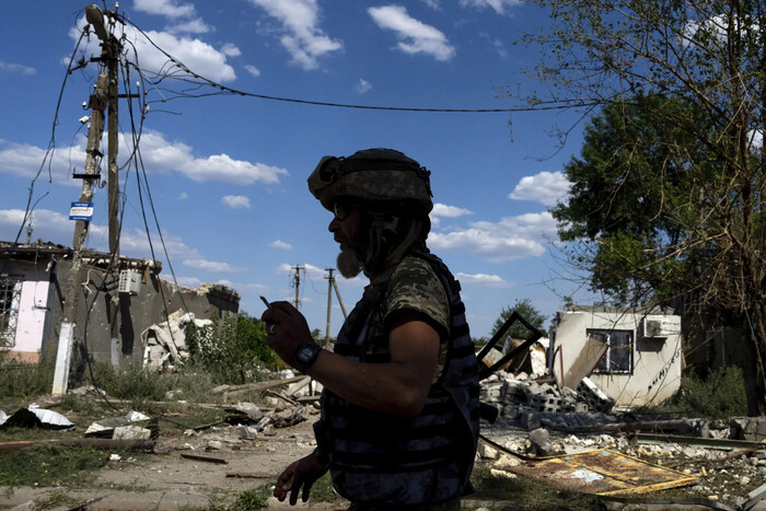 Враг применяет зажигательные снаряды и дистанционно минирует территории Украины, – Генштаб