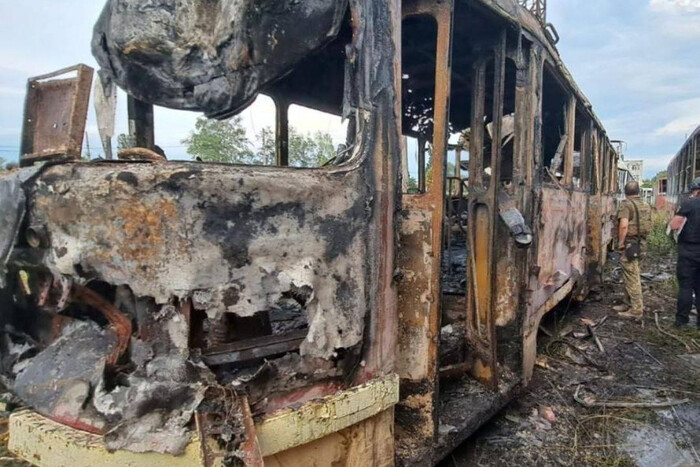 Пошкоджене трамвайне депо: наслідки вечірнього обстрілу Харкова