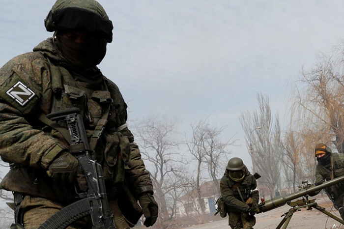 Рашисти обстрілюють українські позиції по 800 разів за день, – Залужний