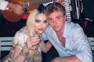 Мадонна с сыном