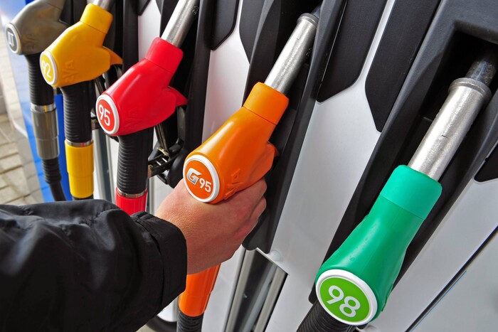 Повлияет ли возвращение акциза на топливо на его стоимость: ответ Минэкономики