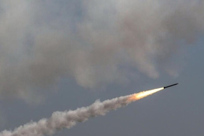 Мінімум чотири ракетні удари: окупанти вранці знову обстріляли Харків