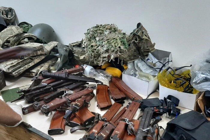СБУ викрила один із добробатів Києва на незаконному зберіганні зброї (фото)