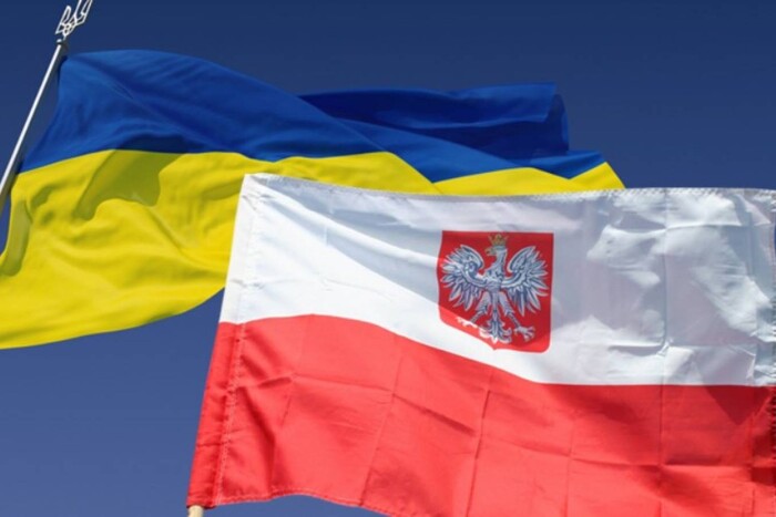 Польша запустила выплаты пострадавшим от войны украинцам: кто получит