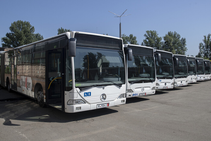 Київ отримав 19 автобусів від німецьких партнерів (фото)