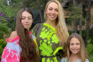 Дочери Поляковой вернулись в Украину: мама уже недовольна