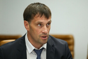 Сенатор Ісаков зрікся дочки через її проукраїнську позицію