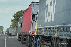 Очередь из фур на два десятка километров образовалась у польской границы