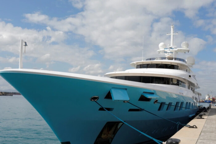 Гібралтар влаштує продаж конфіскованої яхти російського олігарха