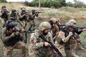 Украинские военные стоят против врага плечом к плечу