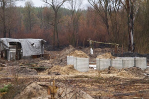 Окопи рашистів в Рудому лісі. Туроператор висунув незвичну пропозицію