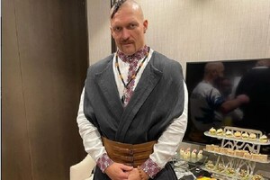 Александр Усик