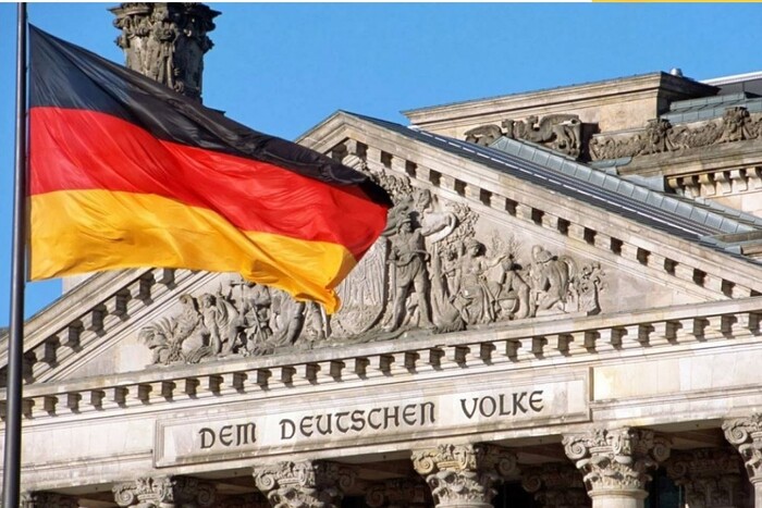 Німецькі депутати пропонують збільшити поставки зброї в Україну