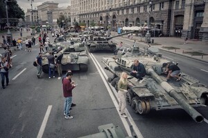 На Хрещатику до Дня Незалежності України проходить «парад» знищеної російської техніки