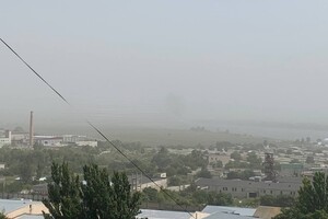 Над мостом підіймається дим