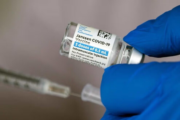 Украина получила 100 тыс. доз вакцины Janssen против Covid-19
