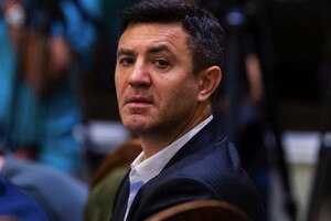 Тищенко та ще двоє «слуг» «забули» задекларувати автівки і нерухомість