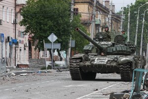 Згідно з методичкою, окупантам заборонено брати у людей харчові продукти та медикаменти