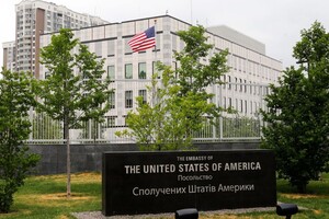 США закликали громадян виїхати з України. Банкова відреагувала